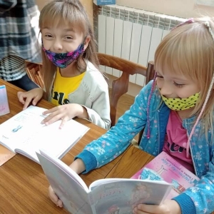 Uczestnicy lekcji bibliotecznej PSP w Ciężkowicach
